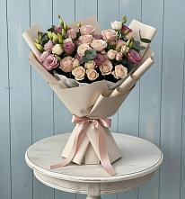 Букет цветов из:  Розы и Лизиантусы в Красном