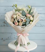 Букет цветов из:  Розы и Лизиантусы #REPLACE_PRED# Красном