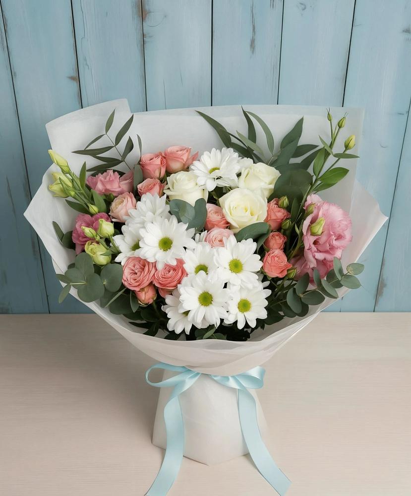 Букет цветов из: Розы, Лизиантусы и Хризантемы в Красном