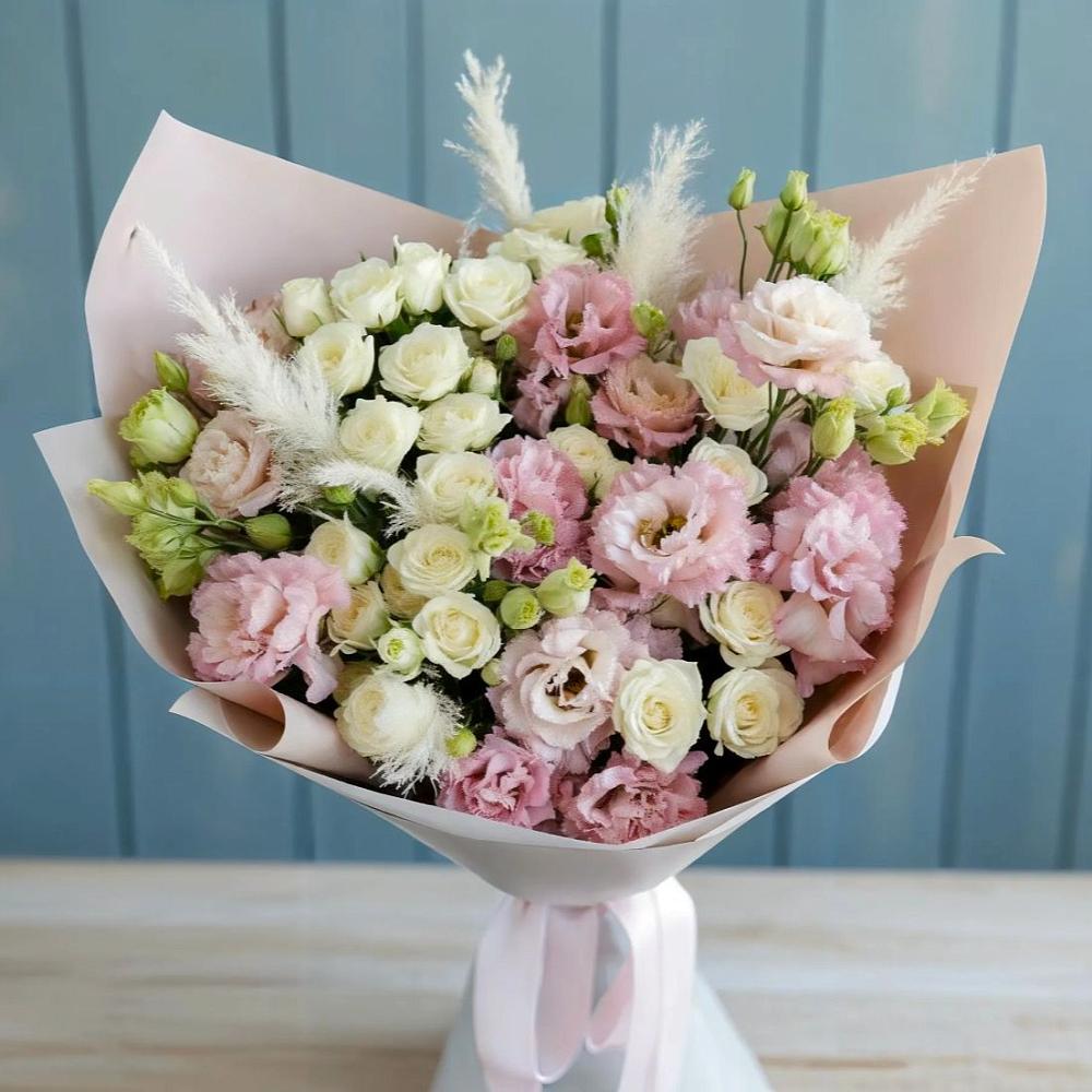 Букет цветов из: Альстромерии и Розы в Красном