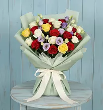 Букет цветов из:  Розы в Красном