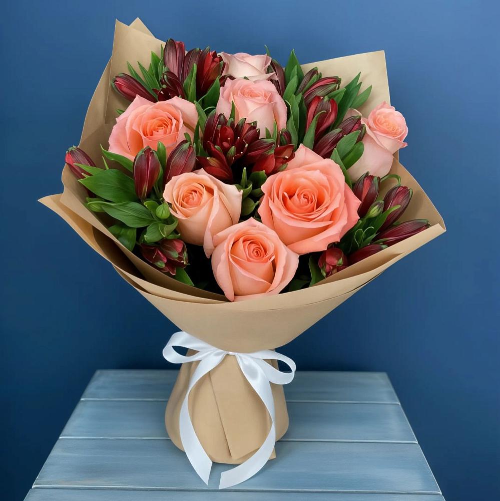 Букет цветов из: Розы и Альстромерии в Красном