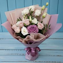 Букет цветов из:  Розы и Лизиантусы в Красном