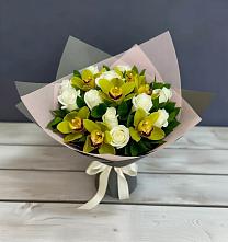 Букет цветов из:  Орхидеи и Розы в Красном