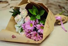 Букет цветов из:  Розы и Хризантемы #REPLACE_PRED# Красном