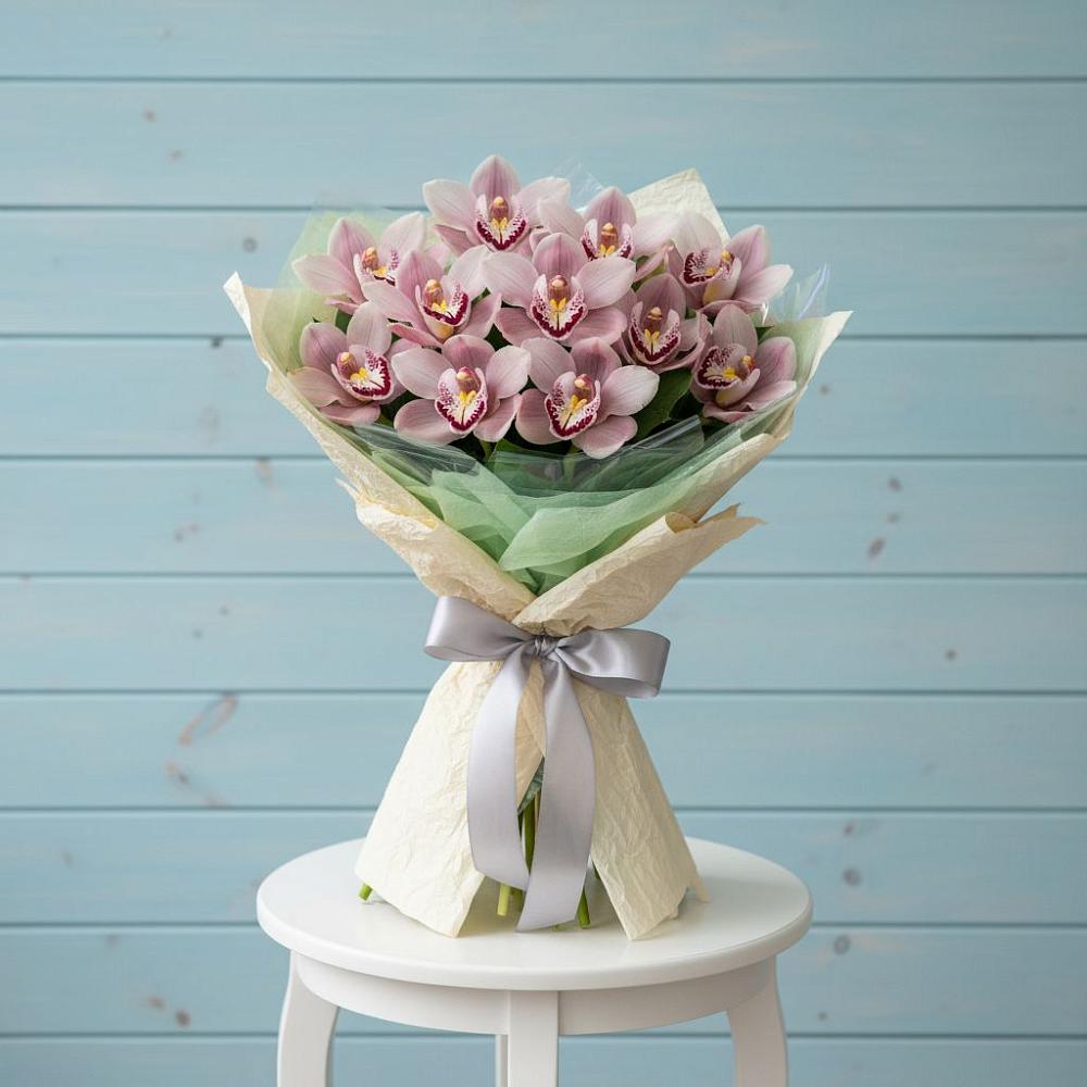 Букет цветов из: Орхидеи и Розы в Красном