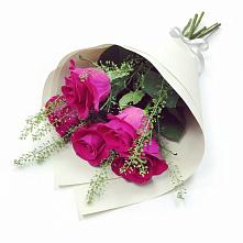 Букет цветов из:  Розы в Красном