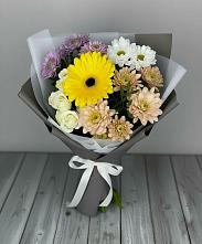 Букет цветов из:  Розы, Герберы и Хризантемы в Красном