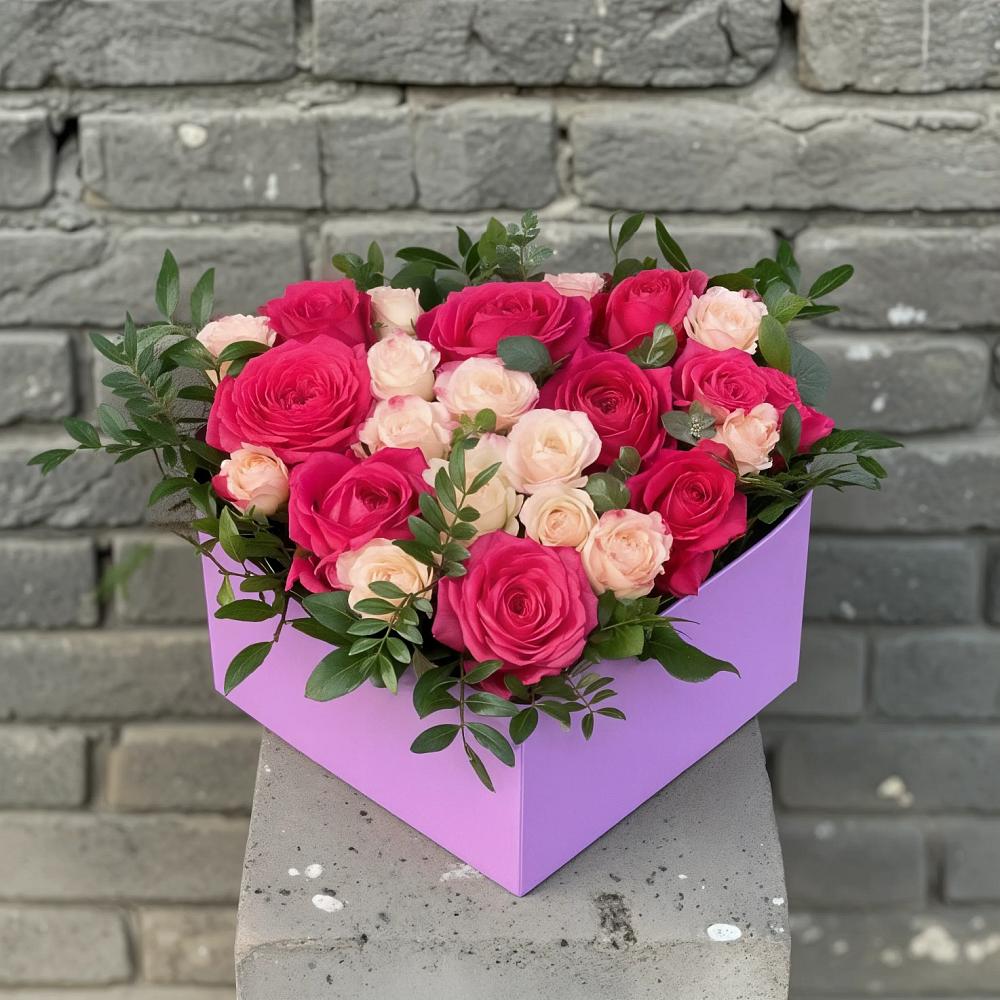 Цветочная композиция из Розы в коробке в Красном