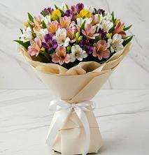 Букет цветов из:  Альстромерии в Красном