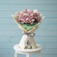 Букет цветов из:  Орхидеи и Розы в Красном