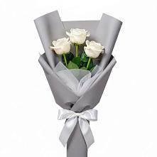 Букет 3 белые розы в Красном