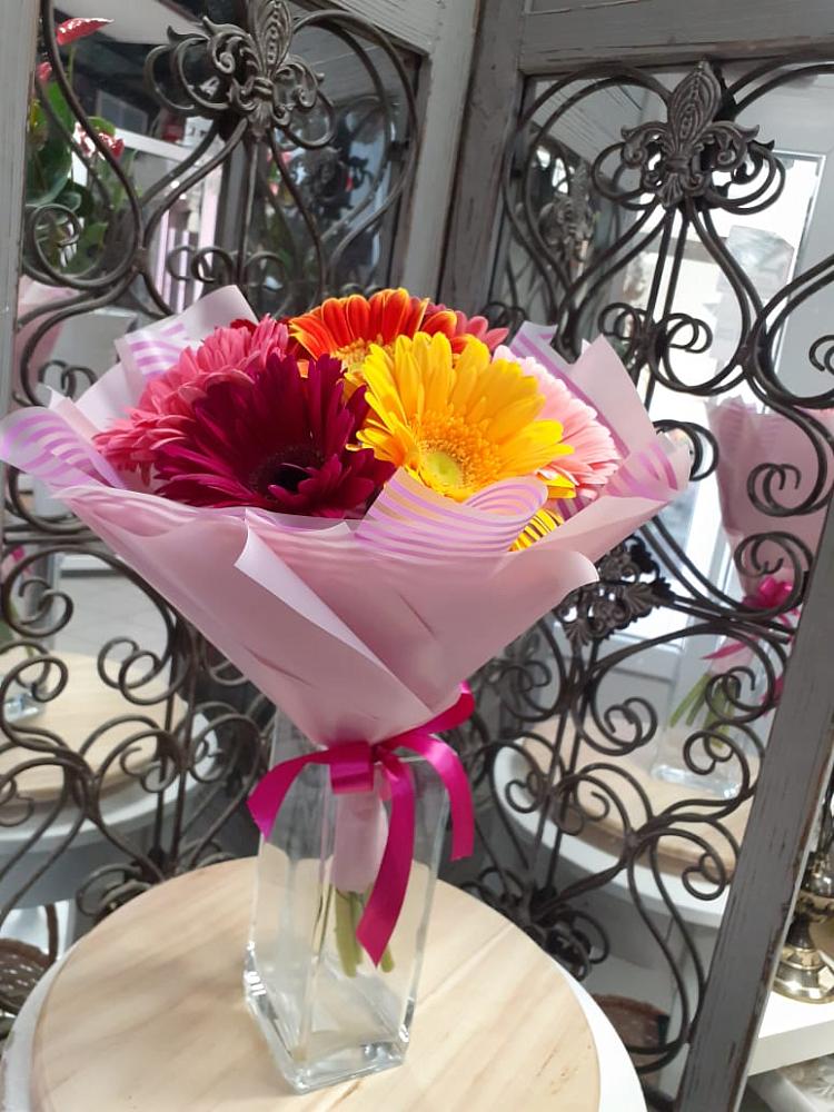 Букет цветов из: Герберы в Красном