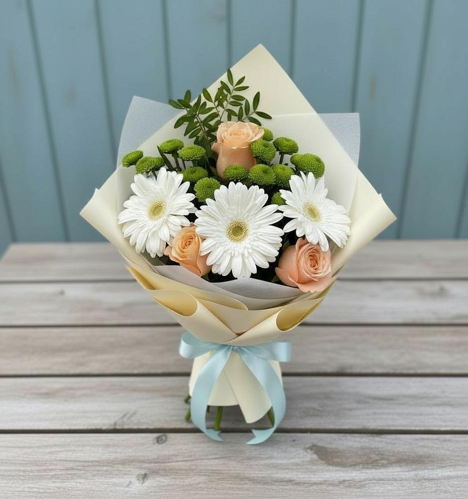 Букет цветов из: Герберы, Розы и Хризантемы в Красном