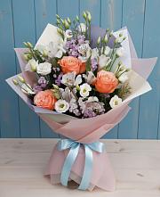 Букет цветов из:  Лизиантусы, Розы, Альстромерии и Гипсофила #REPLACE_PRED# Красном