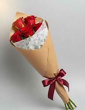 Букет цветов из:  Розы в Красном