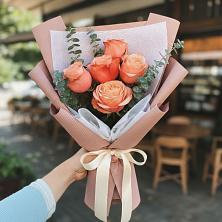 Букет цветов из:  Розы в Красном