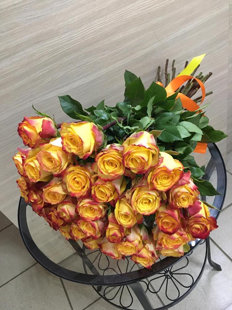 Букет Желтые розы в Красном