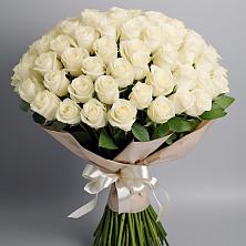 Букет 101 беля роза Белоснежка в Красном