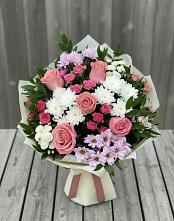 Букет цветов из:  Альстромерии, Гвоздики, Розы и Хризантемы в Красном