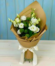 Букет цветов из:  Хризантемы и Лизиантусы в Красном