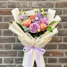 Букет цветов из:  Лизиантусы и Розы #REPLACE_PRED# Красном