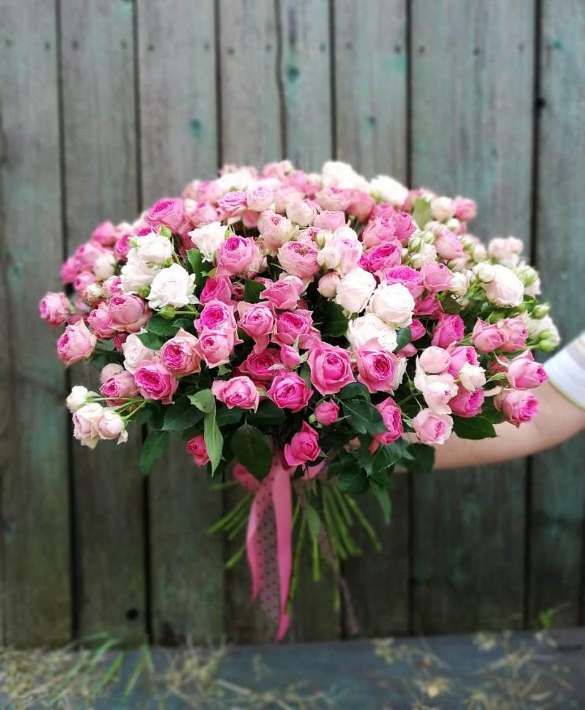 Букет Розовые кустовые розы Натали и Лав Лидия в Красном