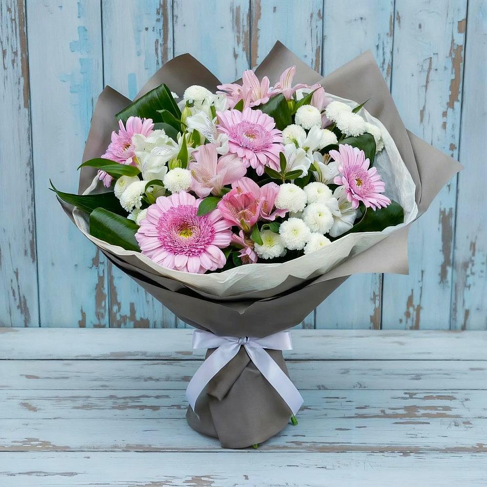 Букет цветов из: Герберы, Альстромерии и Хризантемы в Красном