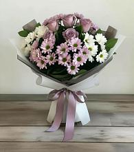 Букет цветов из:  Хризантемы и Розы в Красном