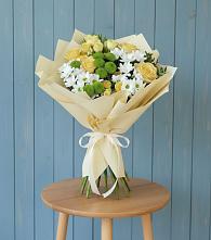 Букет цветов из:  Хризантемы и Розы в Красном