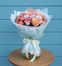 Букет цветов из:  Хризантемы и Розы в Красном