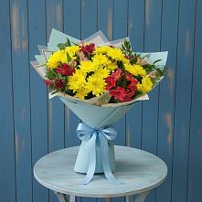 Букет цветов из:  Альстромерии и Хризантемы в Красном