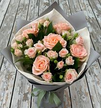 Букет цветов из:  Розы в Красном