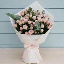 Букет цветов из:  Розы в Красном