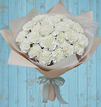 Букет цветов из:  Гвоздики в Красном