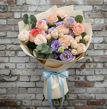 Букет цветов из:  Розы, Лизиантусы и Гвоздики #REPLACE_PRED# Красном