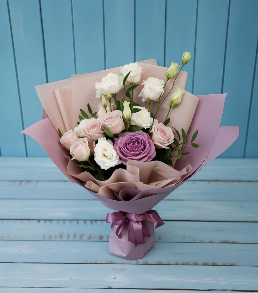 Букет цветов из: Розы и Лизиантусы в Красном