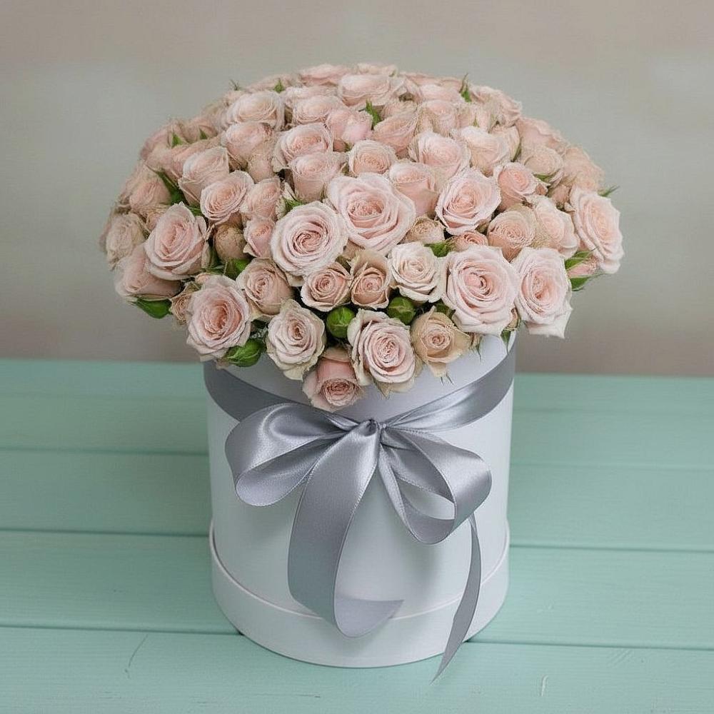 Цветочная композиция из Розы в шляпной коробке в Красном