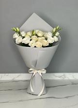 Букет цветов из:  Розы и Лизиантусы в Красном